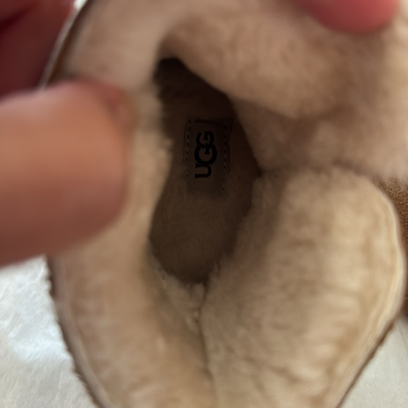 UGG boots. Lightly worn. Brown with white lining. Size 7. - Picture 3 of 5